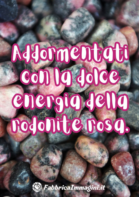 Addormentati con la dolce energia della rodonite rosa