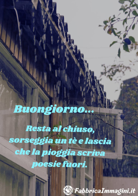 Resta al chiuso, sorseggia un tè e lascia che la pioggia scriva poesie fuori